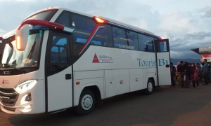 Bus pariwisata makassar